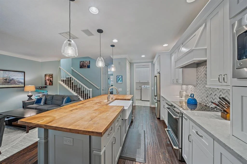 Photo of 338 Caravelle Drive
