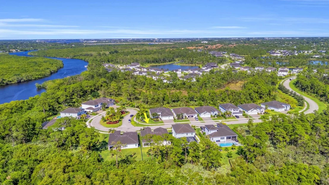 Photo of 668 SW Riverwatch Place