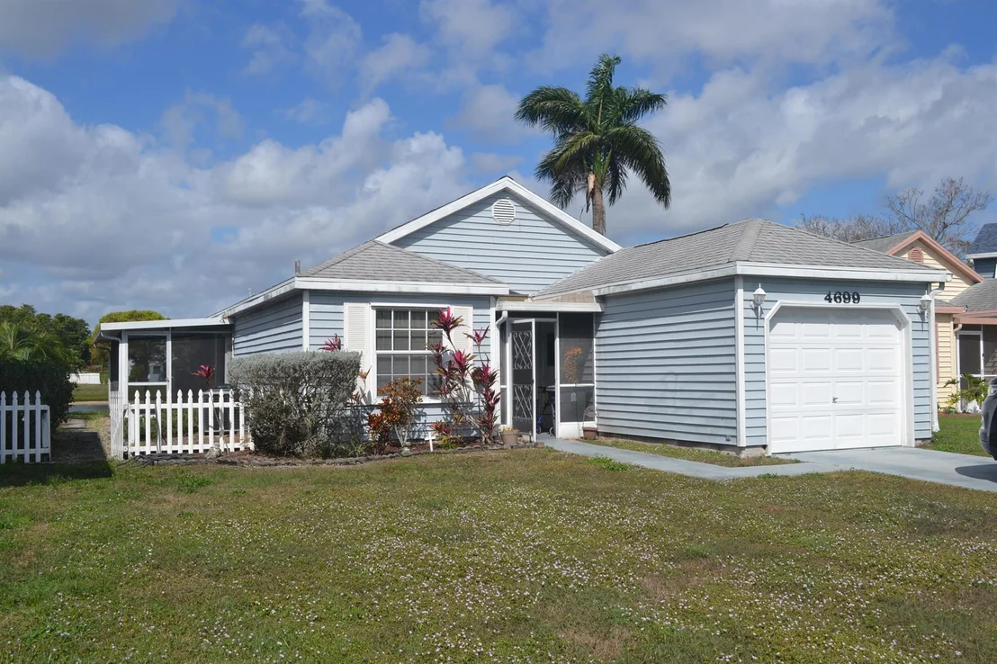Photo of 4699 Lakeside Circle