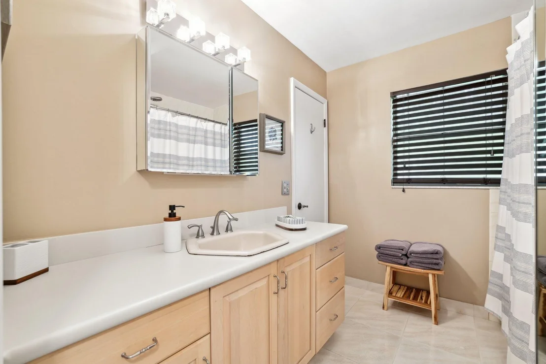 Photo of 910 Banyan Drive