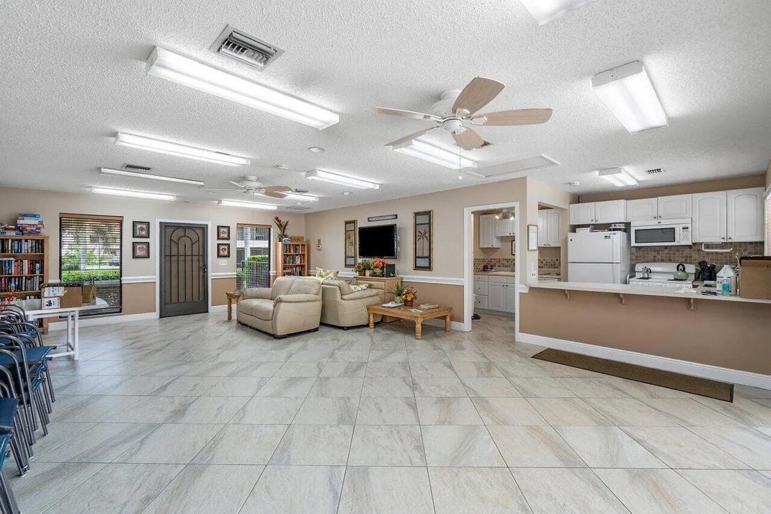 Photo of Unit A at 1501 Pinecrest Circle