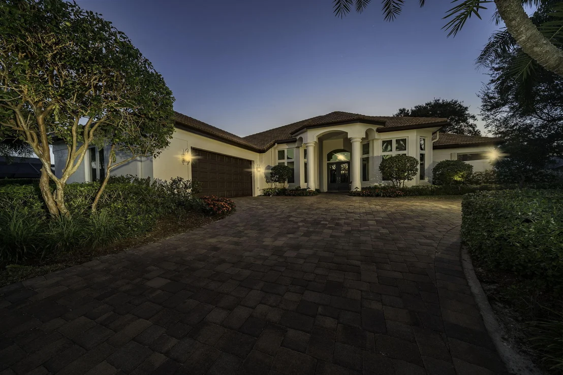 Photo of 1 SE Loggerhead Lane