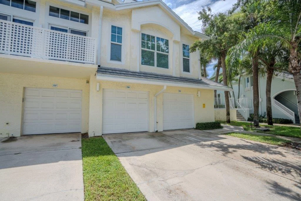 Photo of 708 Mainsail Circle