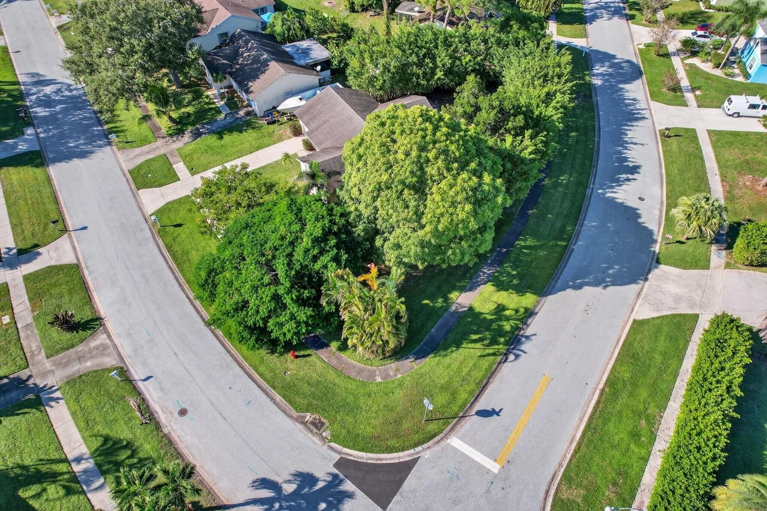Photo of 130 Lakeside Circle