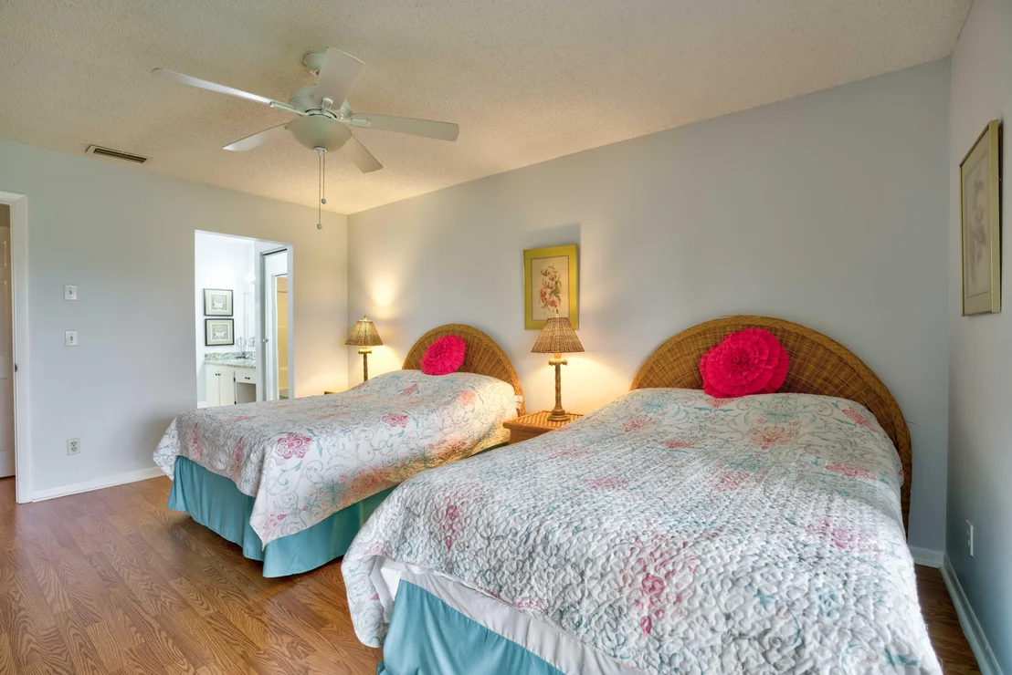 Photo of Unit E at 702 Pinecrest Circle