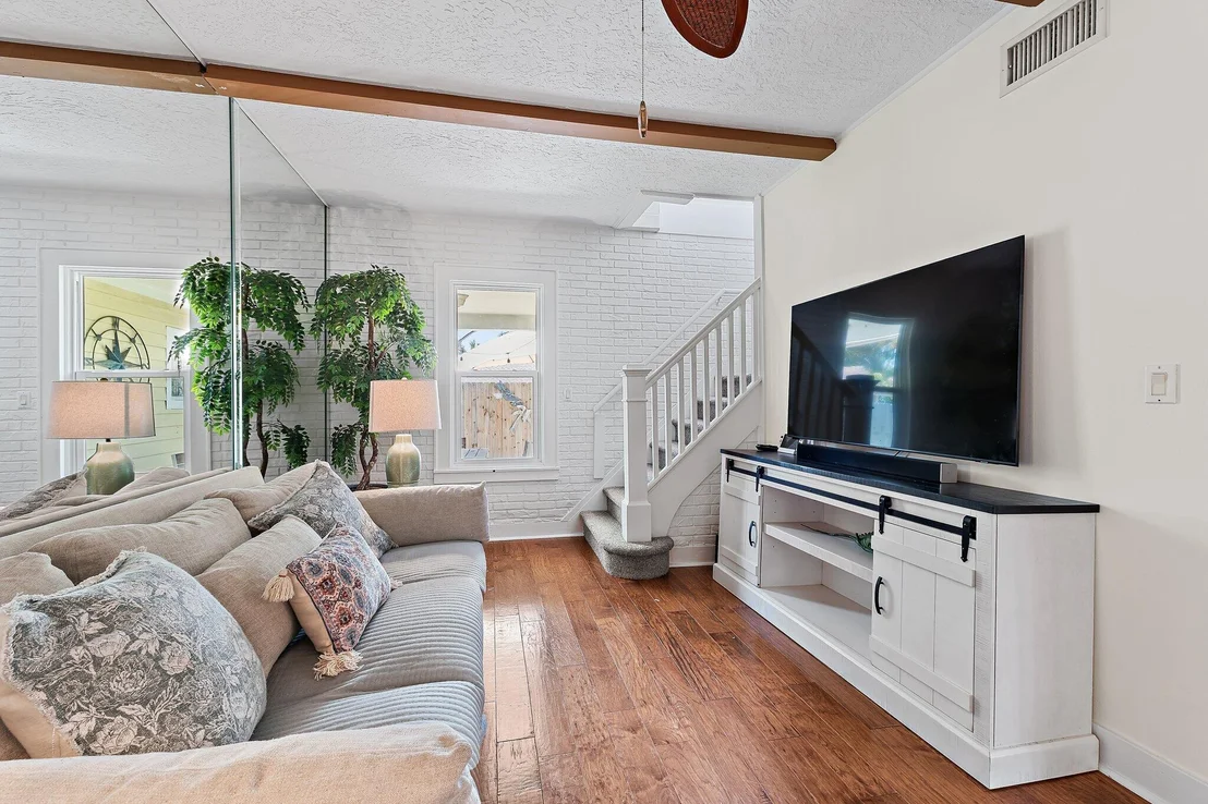 Photo of 715 Warren Drive