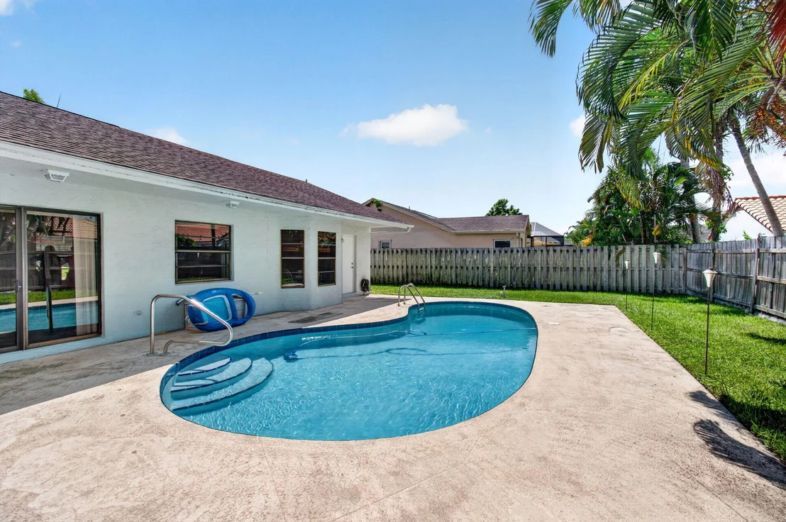 Photo of 39 CEDAR Circle