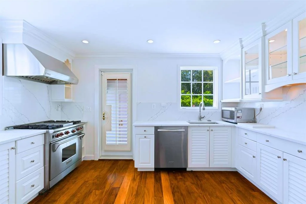 Photo of 322 Colonial Road