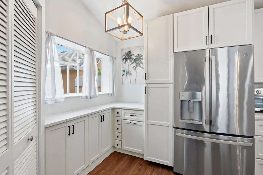Photo of 944 Dickens Place