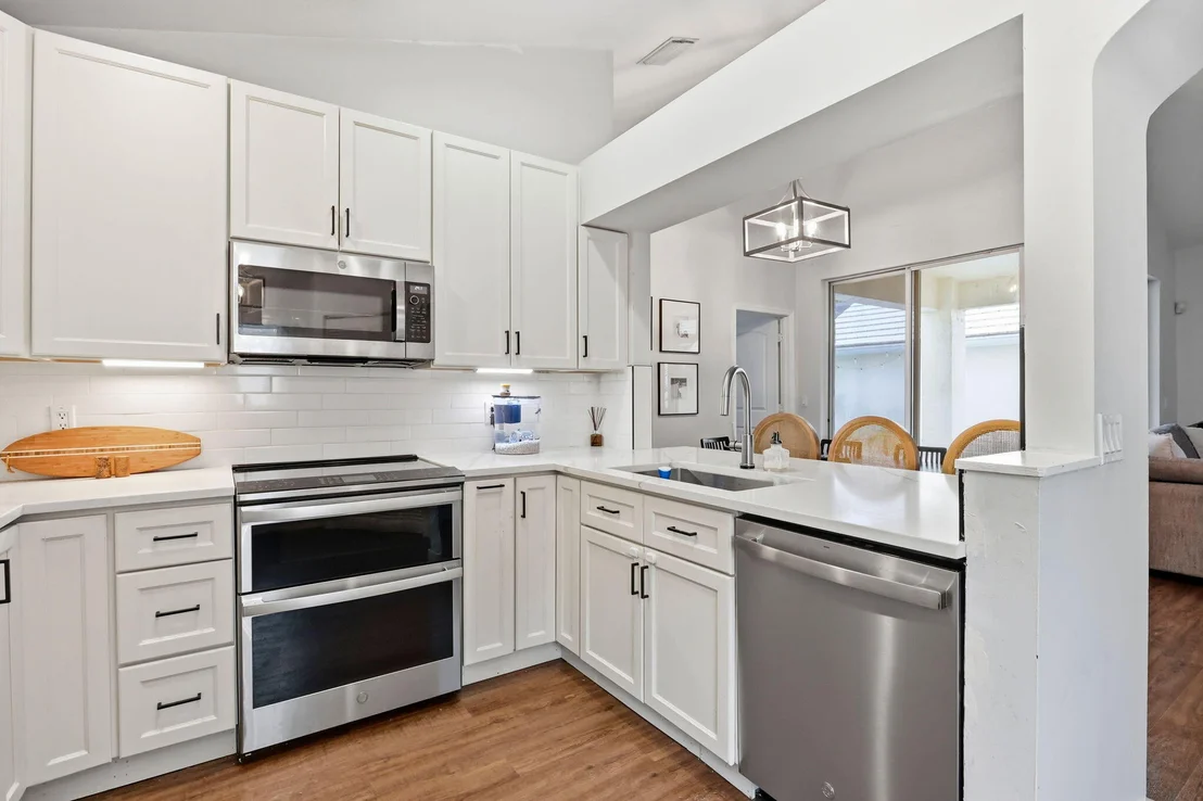 Photo of 944 Dickens Place