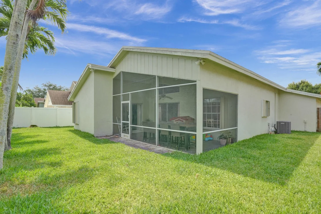 Photo of 6067 Hollywood Street
