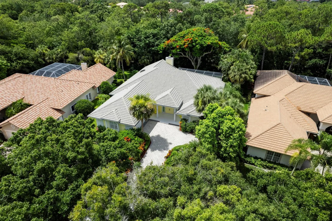 Photo of 136 N River Drive W