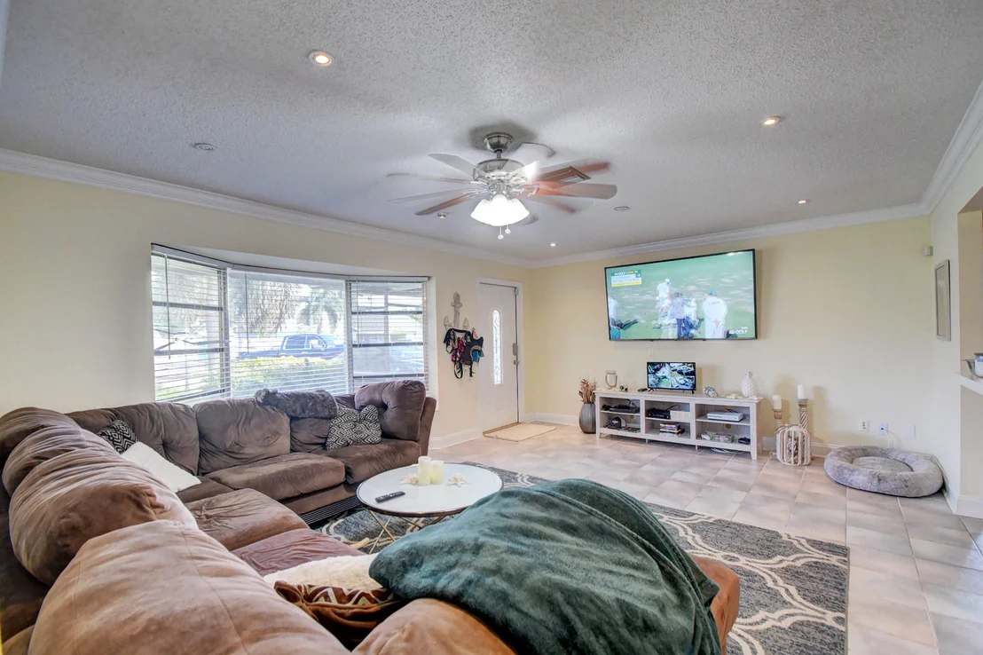 Photo of 3546 Oberon Avenue