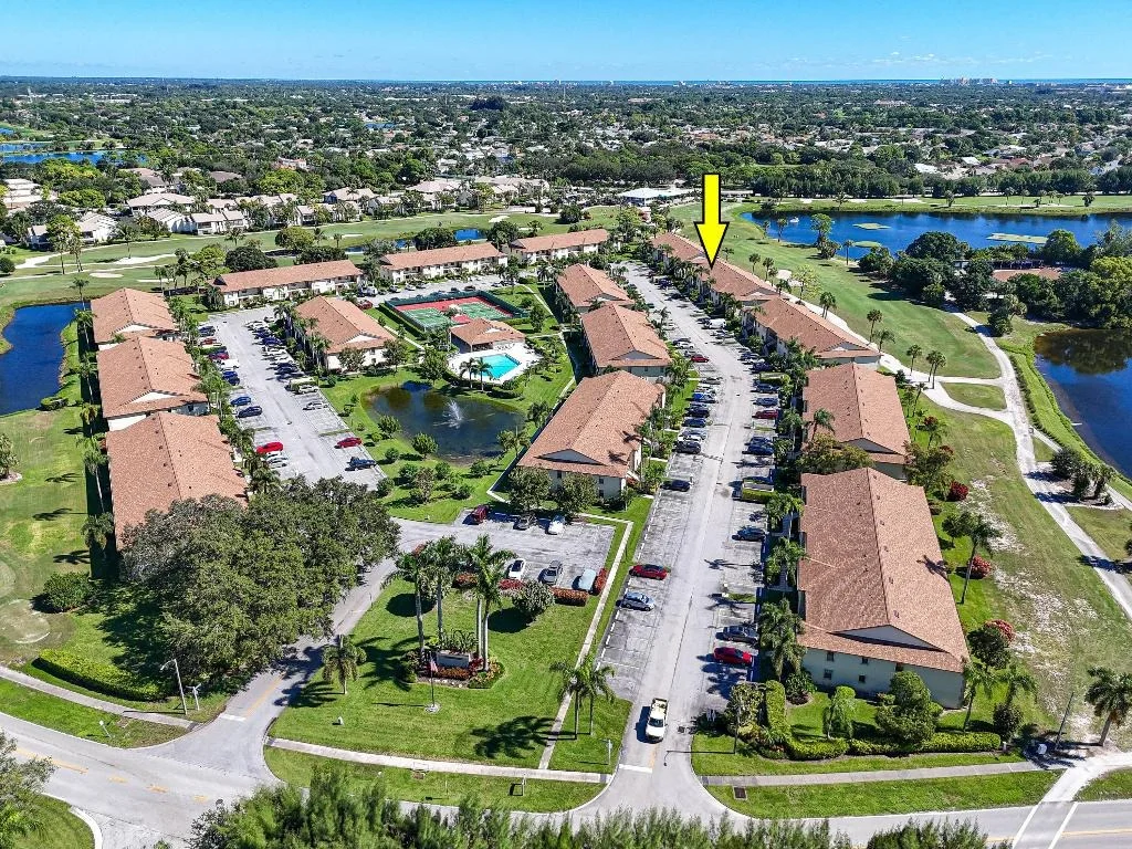 Photo of Unit B at 1001 Pinecrest Circle