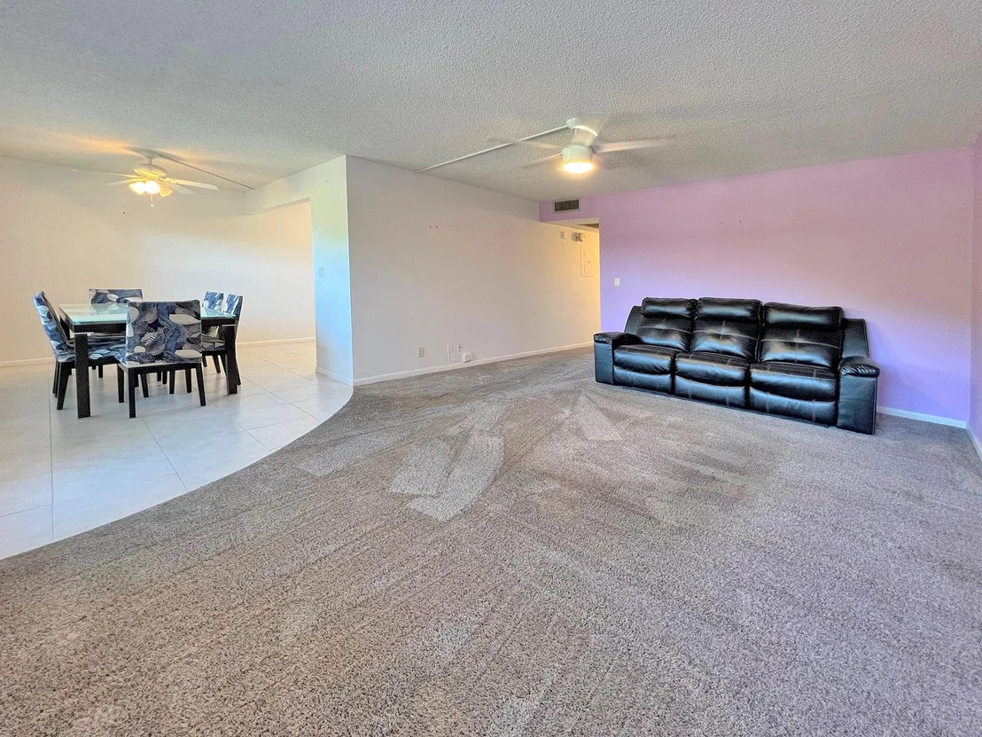 Photo of Unit D2 at 1903 Bermuda Circle