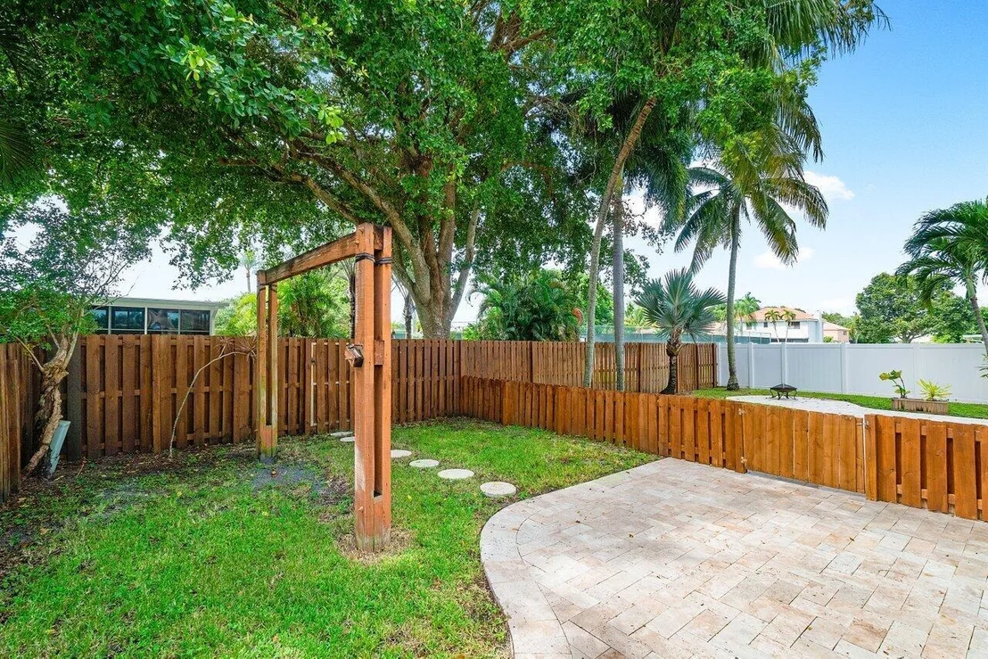 Photo of 6902 Dearborn Place