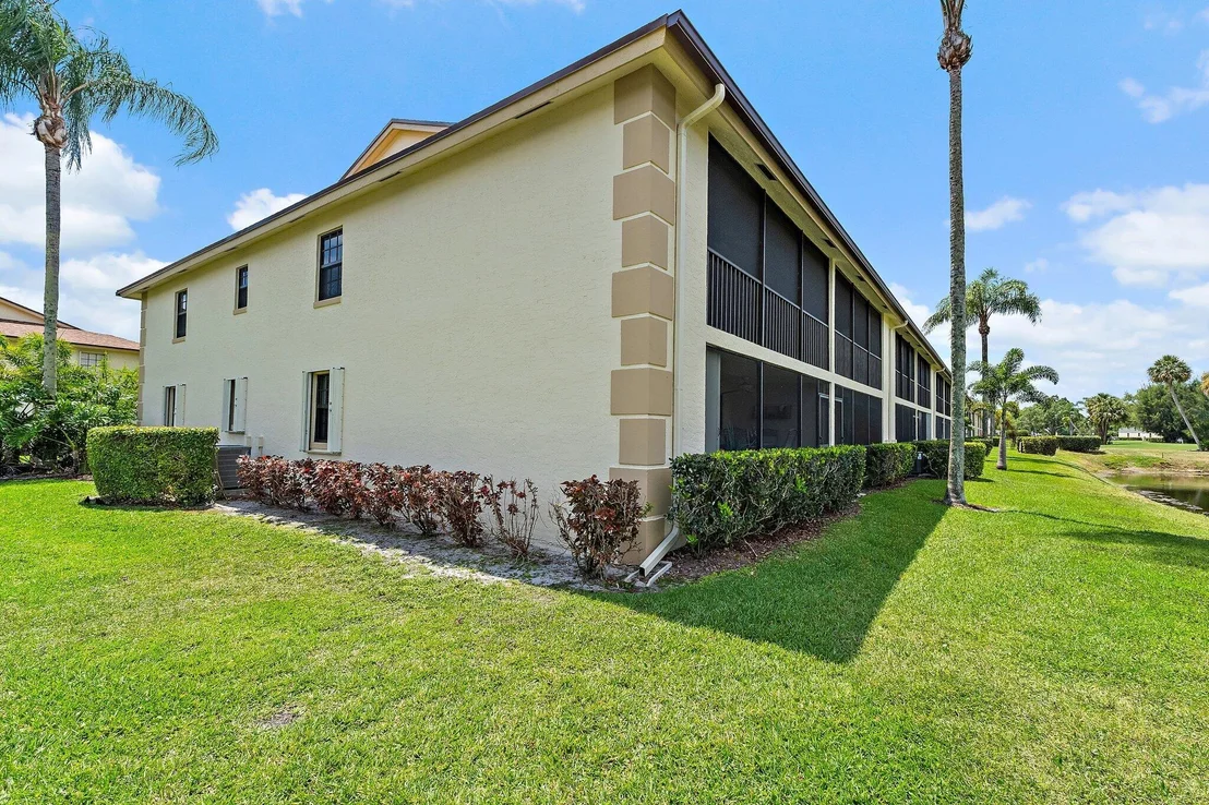 Photo of Unit F at 401 Pinecrest Circle
