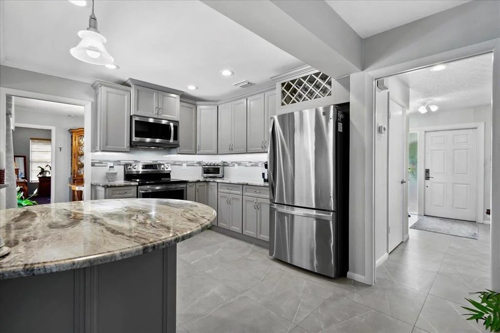 Photo of 901 Alamanda Drive