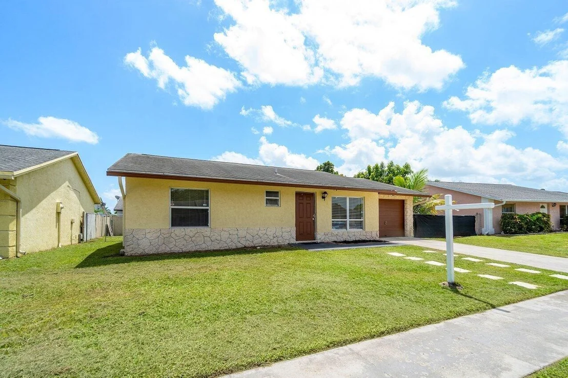 Photo of 6090 Lambeth Circle