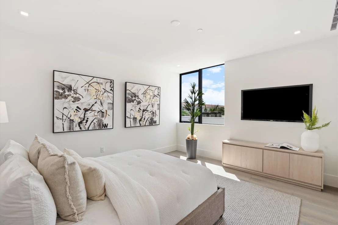 Photo of 1068 Del Harbour Drive