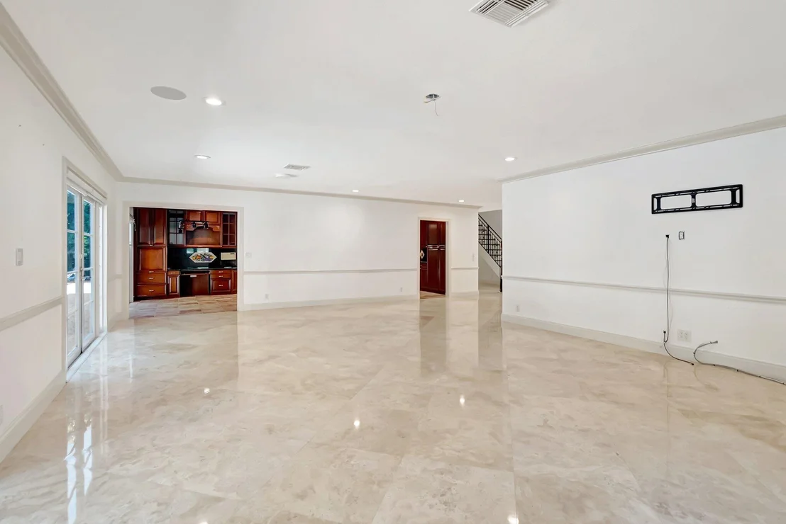 Photo of 930 N Parkside Cir Circle N