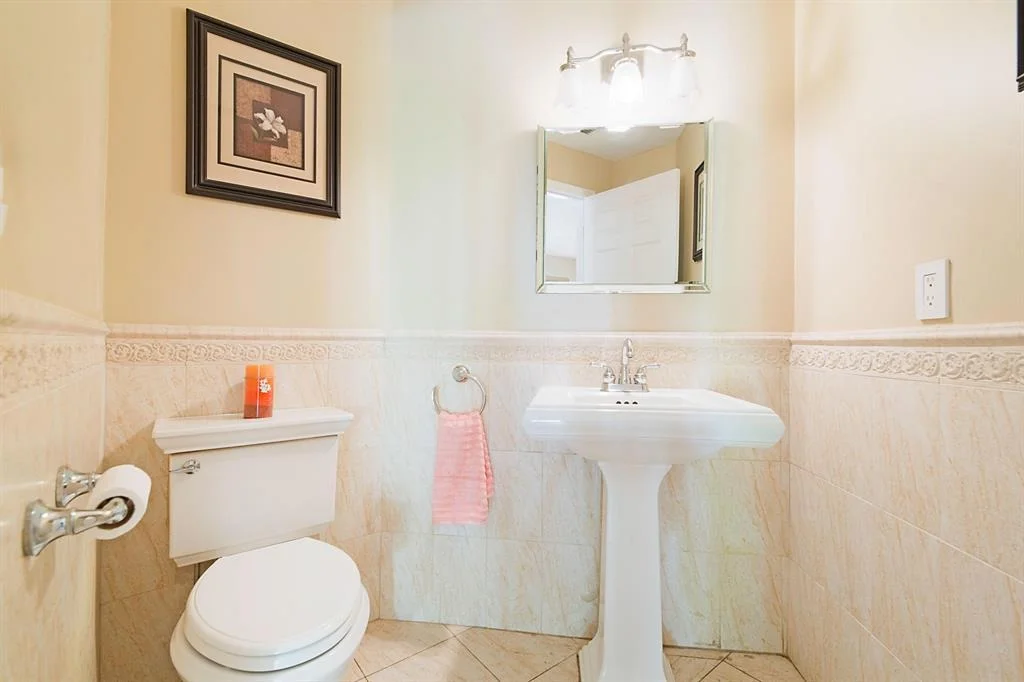 Photo of 5810 NW 60 Place