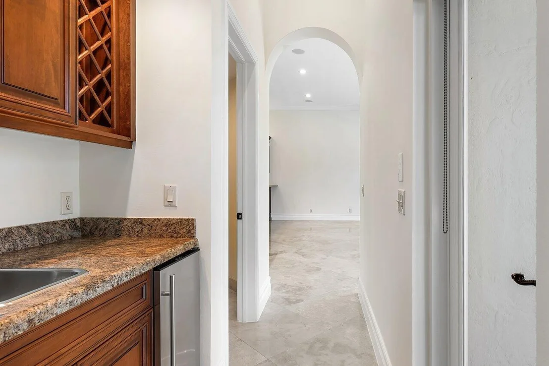 Photo of 953 Banyan Drive
