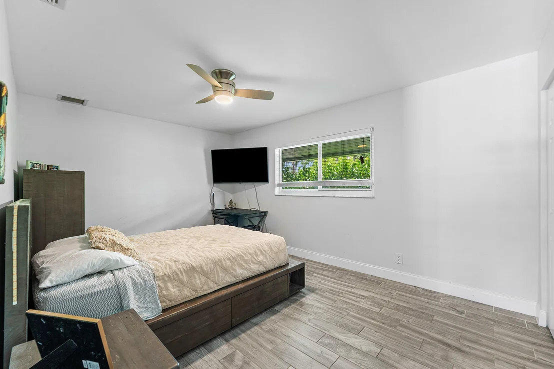 Photo of 581 NW 13th Drive