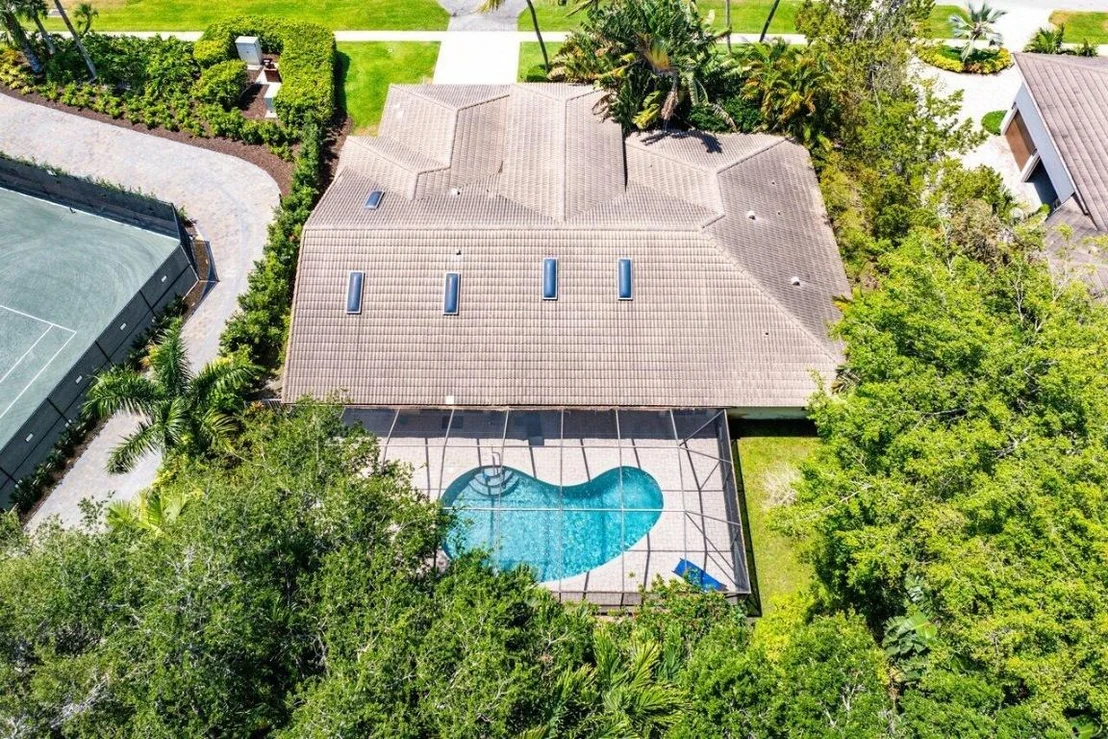 Photo of 4590 Live Oak Boulevard