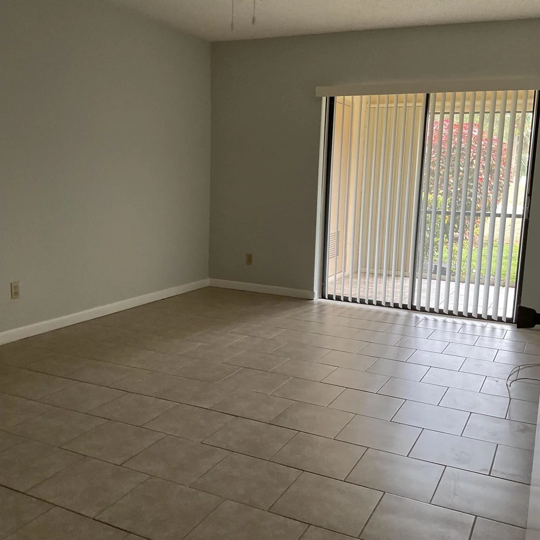 Photo of Unit E at 1501 Pinecrest Circle