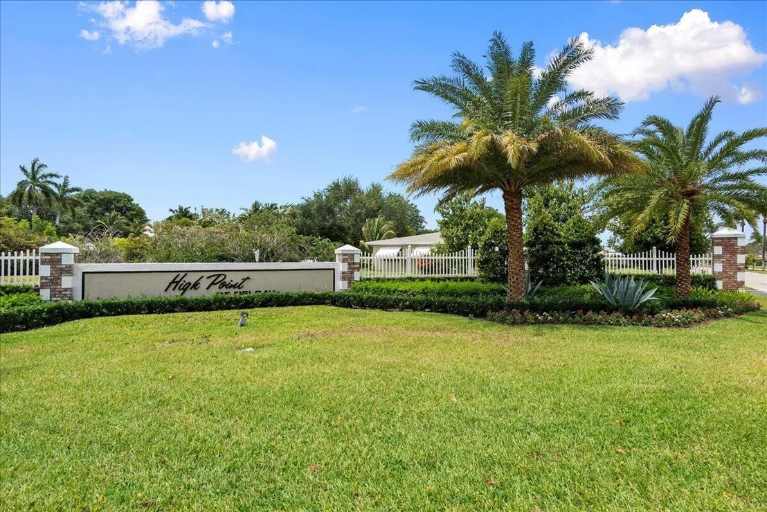 Photo of Unit D at 560 High Point Drive