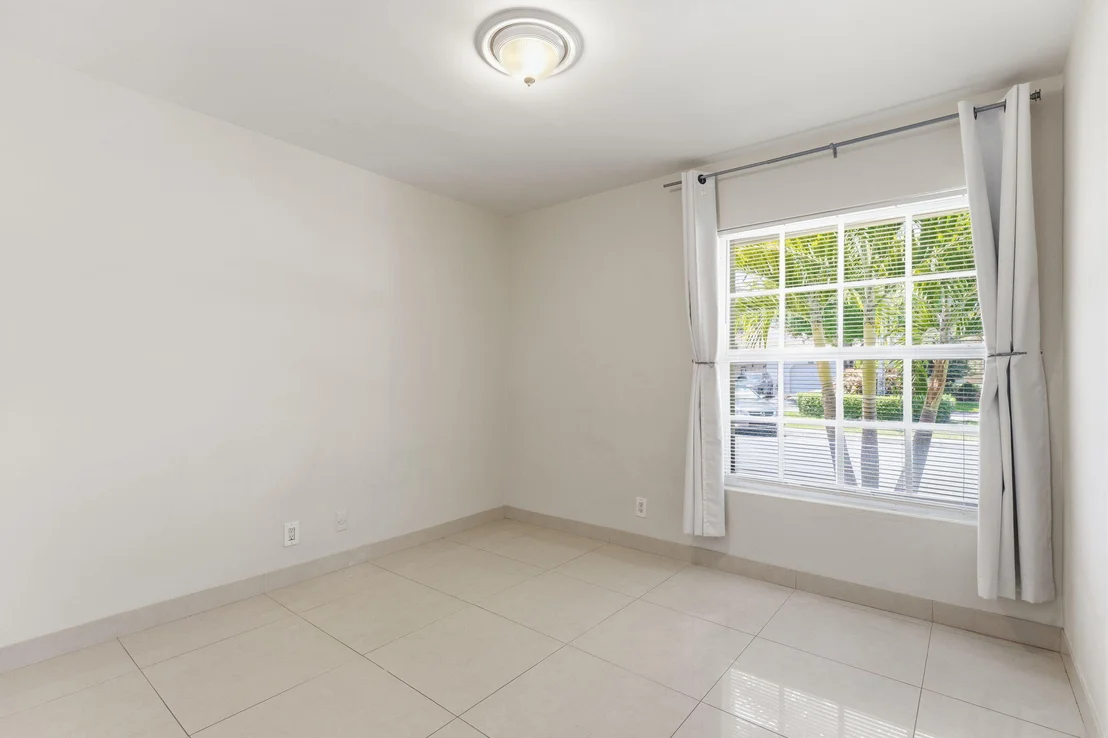 Photo of 1472 Garden Road