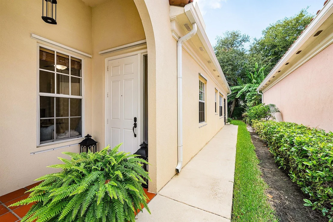 Photo of 2048 Valencia Drive