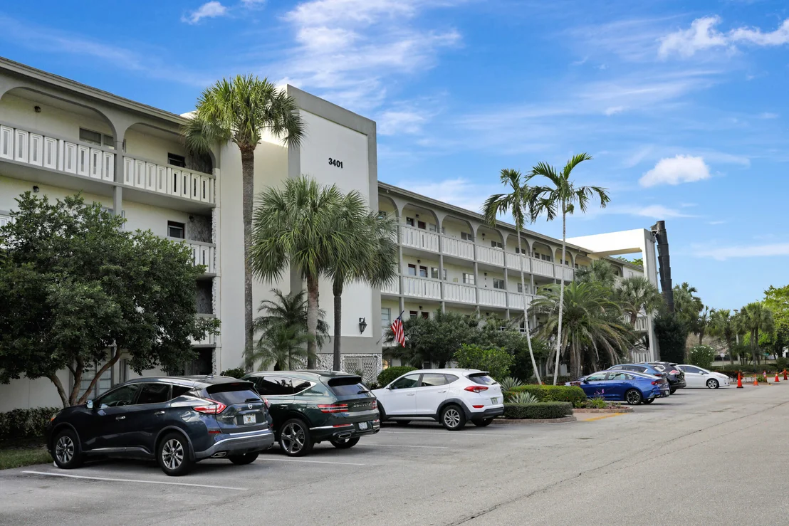 Photo of Unit E1 at 3401 Bimini Lane