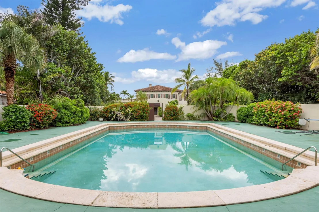 Photo of 1443 N Ocean Boulevard