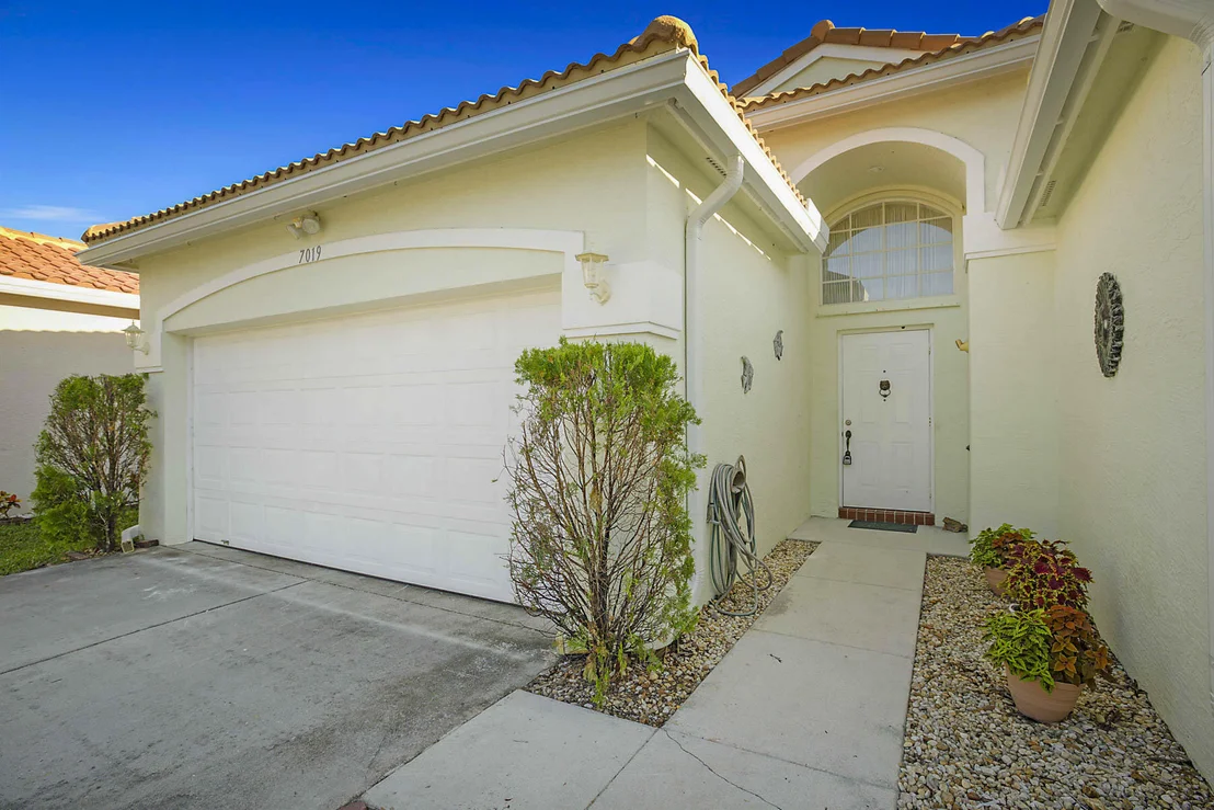 Photo of 7019 SE Twin Oaks Circle SE