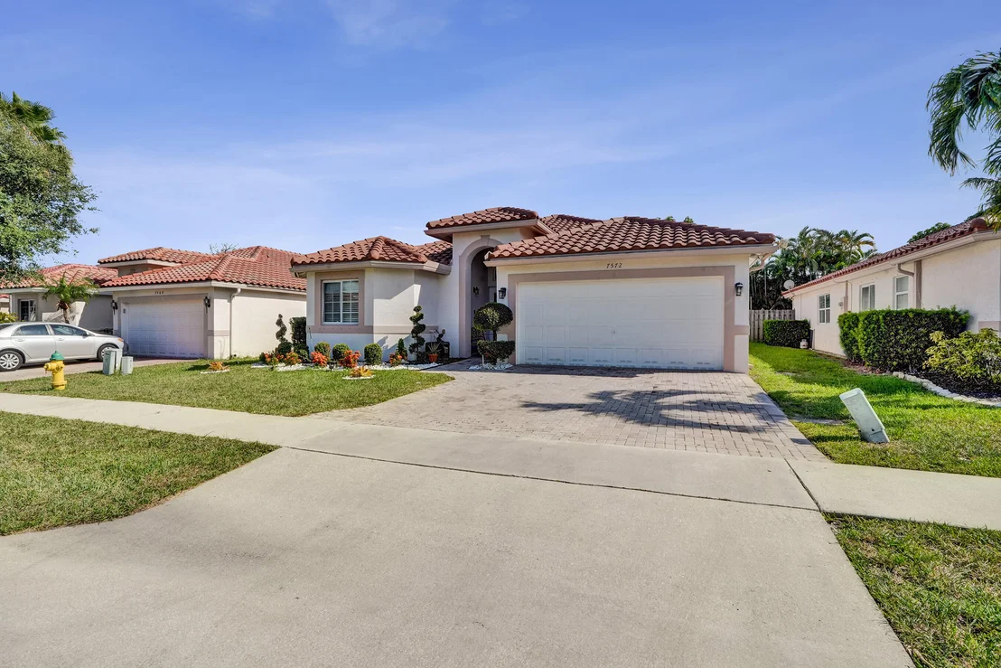 Photo of 7572 Parkside Lane