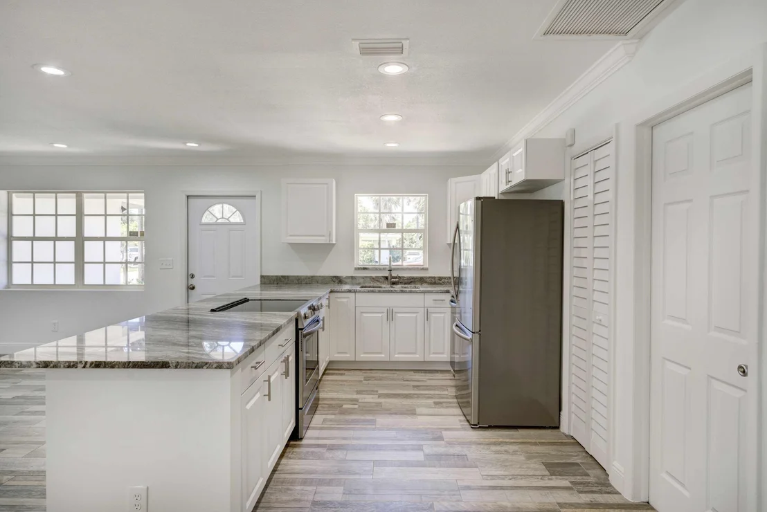 Photo of 8602 Sunset Drive