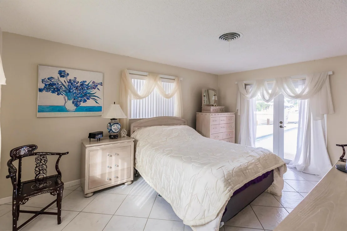 Photo of 2425 SE 12th Street