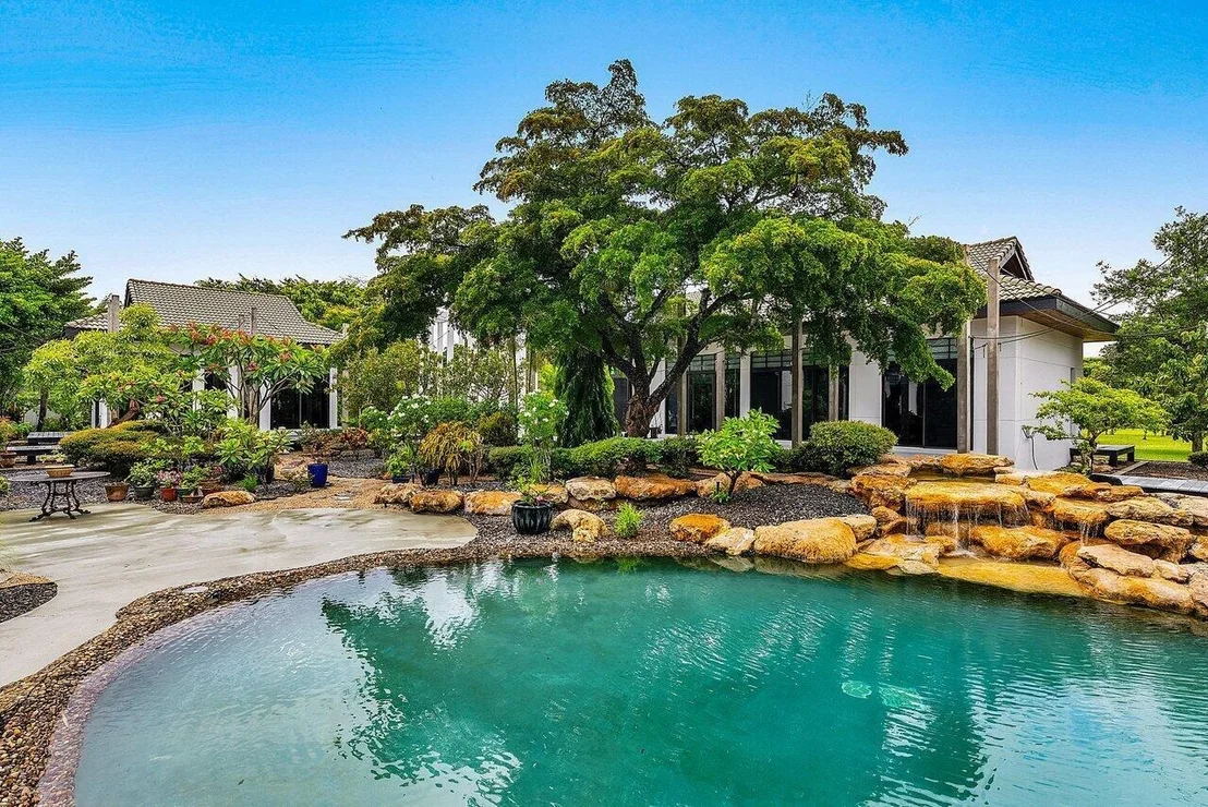 Photo of 8549 SURREY Lane