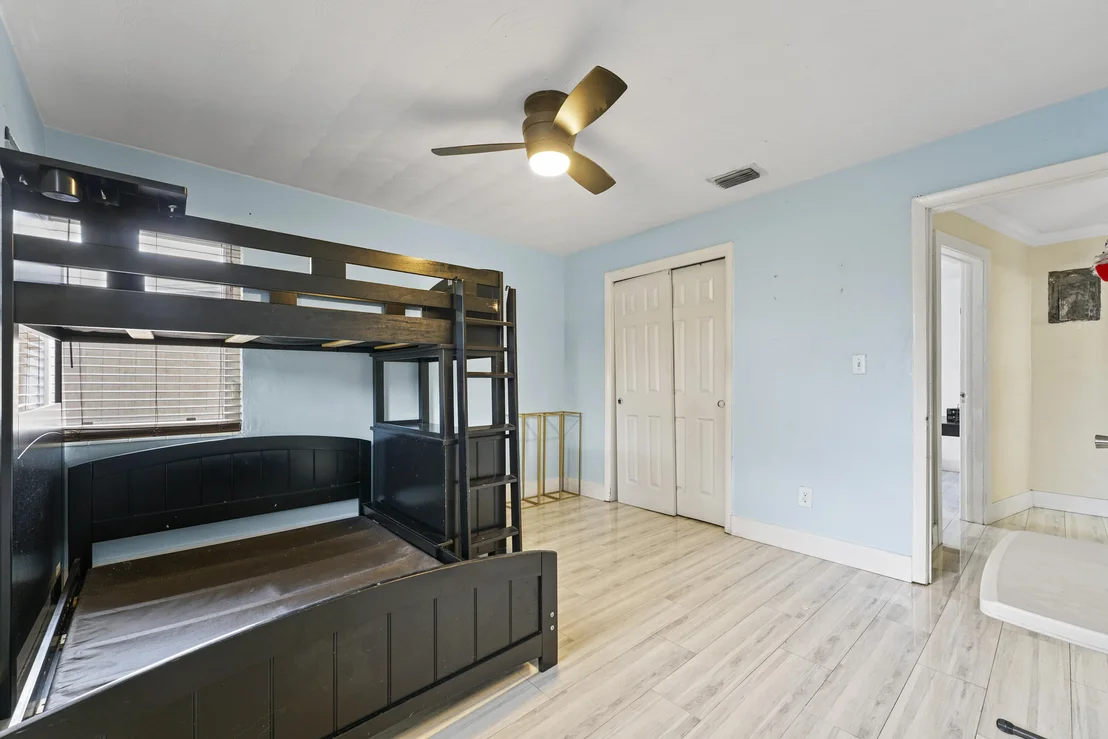Photo of 2541 NE 7th Terrace