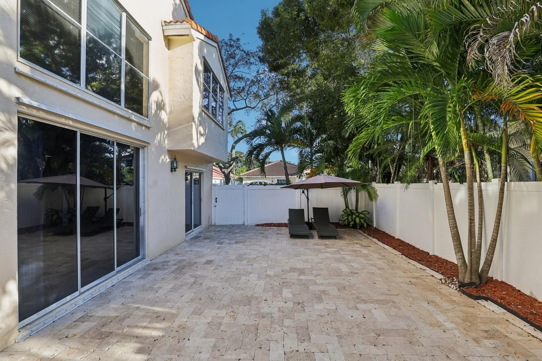 Photo of 972 Azure Lane