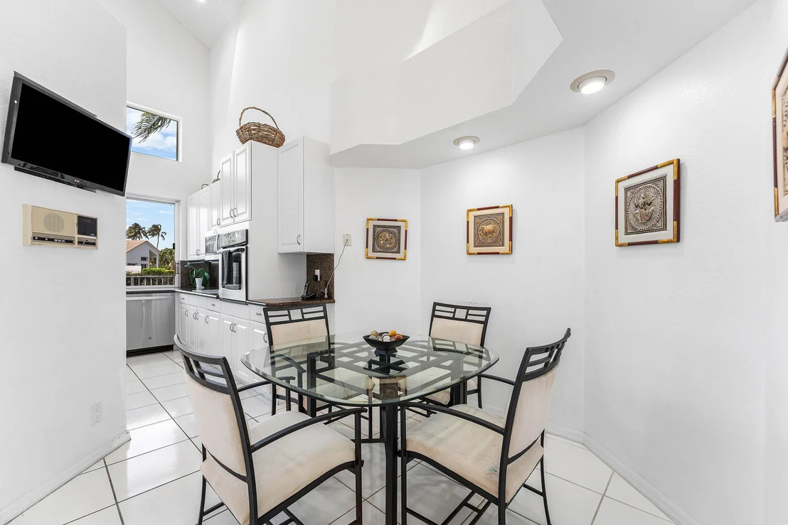 Photo of 16891 Knightsbridge Lane
