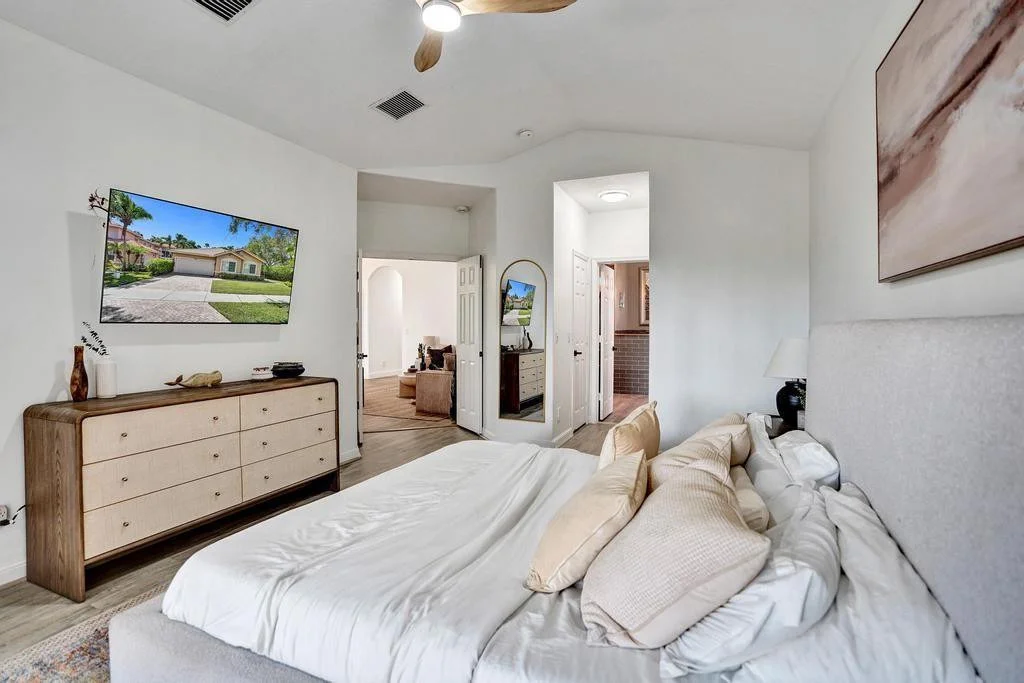 Photo of 1660 W Classical Boulevard