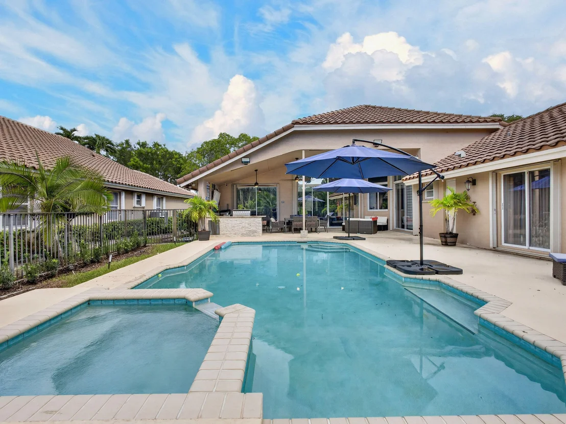 Photo of 832 WATERVIEW Drive
