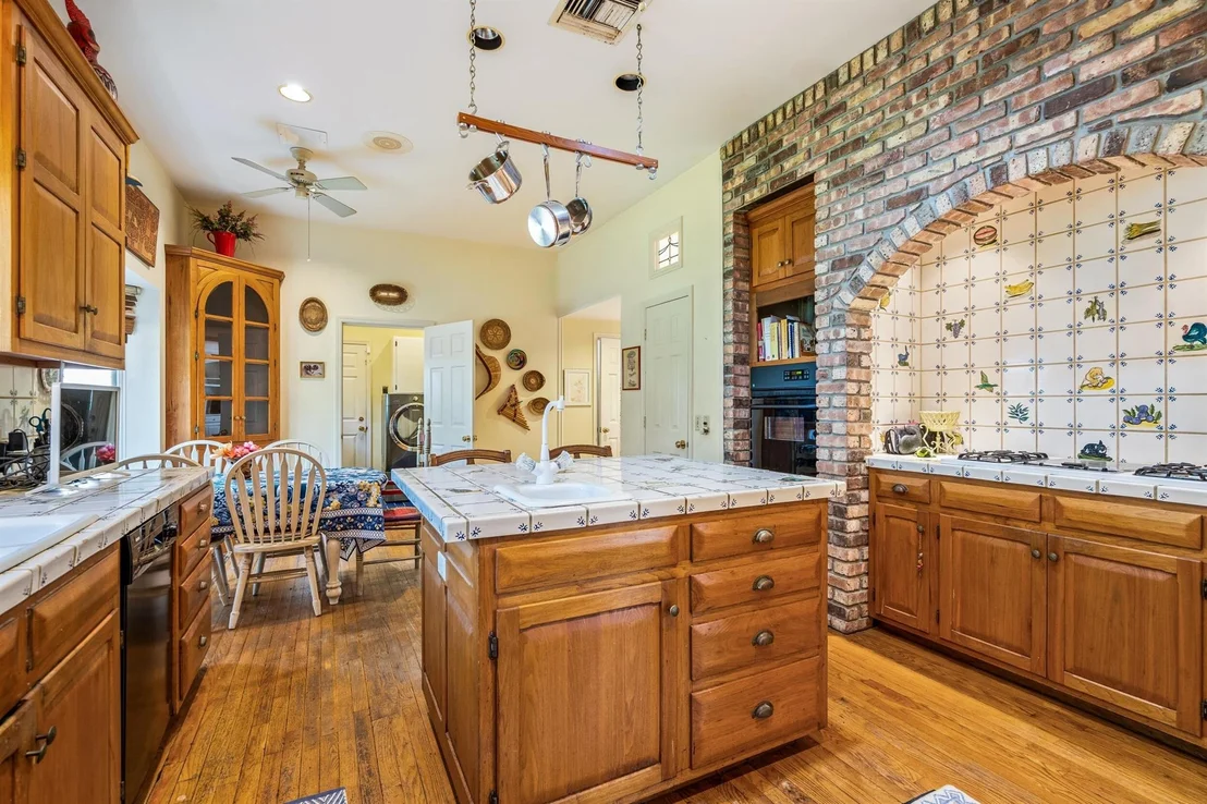 Photo of 1086 Winding River Road