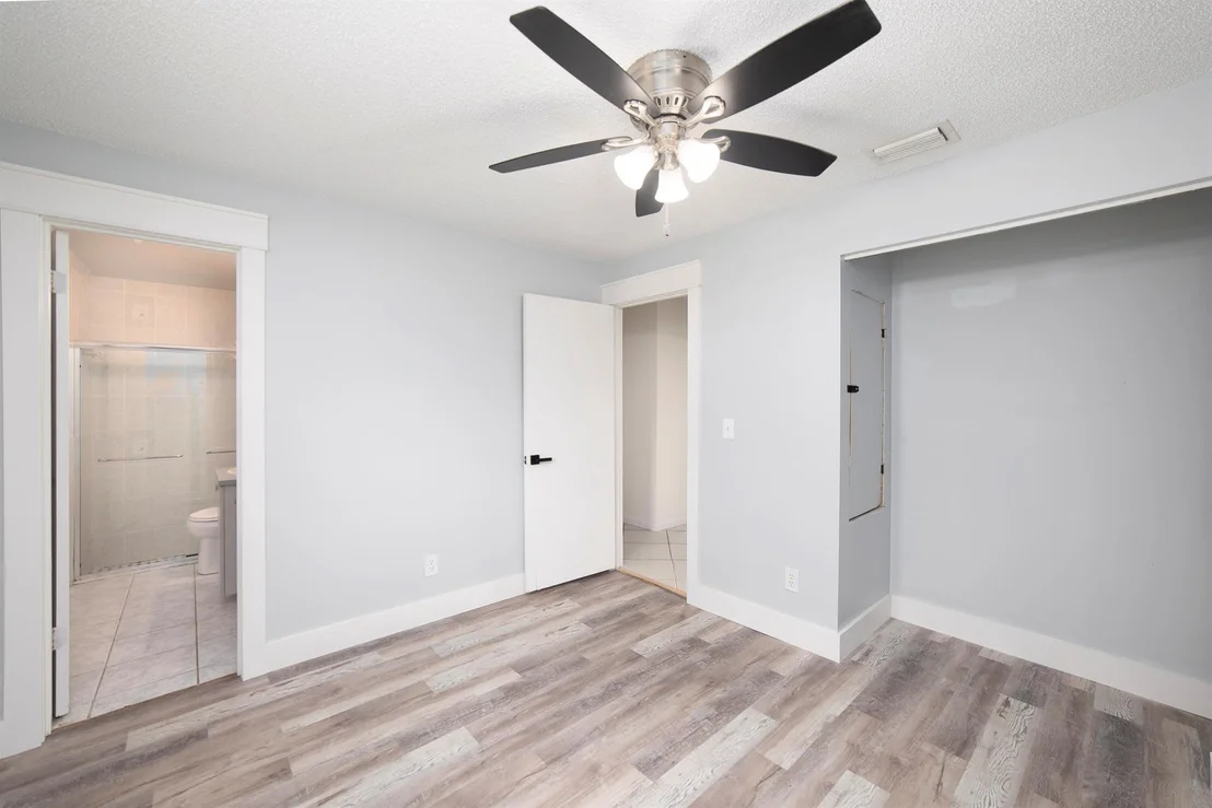 Photo of 6008 Palm Drive