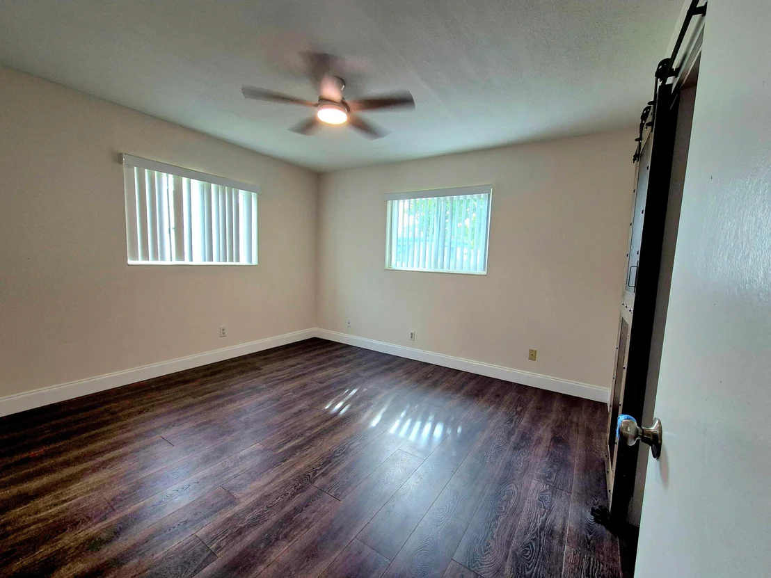 Photo of 1015 NW 68th Avenue