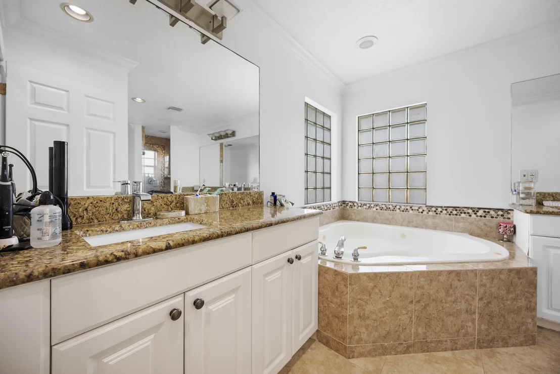 Photo of 6934 Grapeview Boulevard