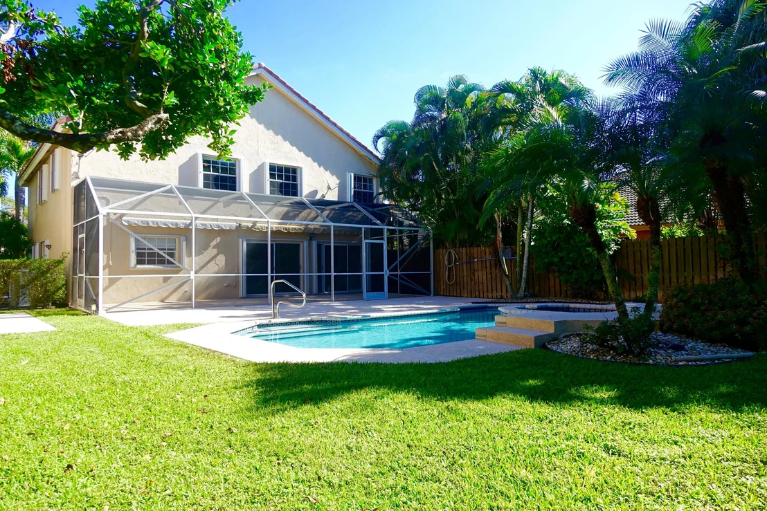Photo of 11061 Lakeaire Circle